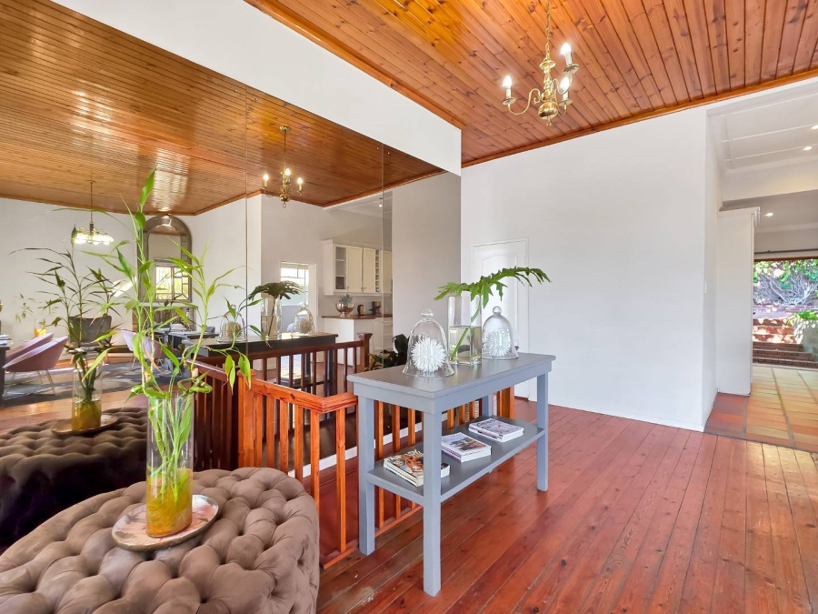 6 Bedroom Property for Sale in Green Point Western Cape